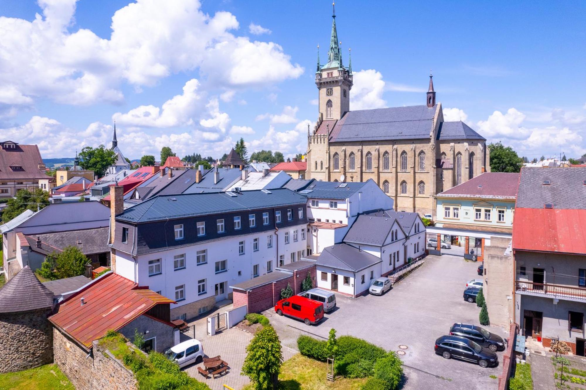 Hotel Pivovar Policka Bagian luar foto