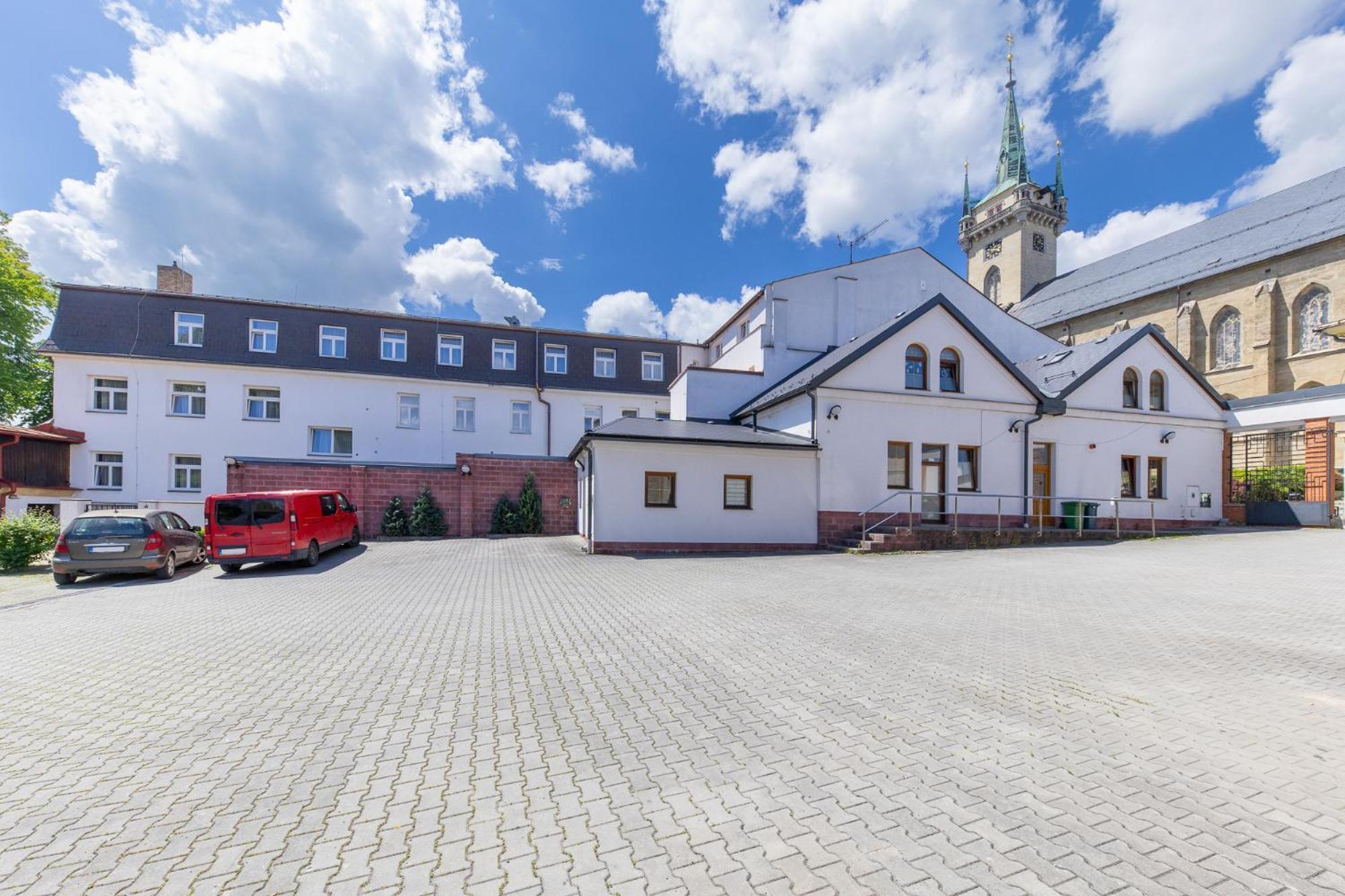 Hotel Pivovar Policka Bagian luar foto