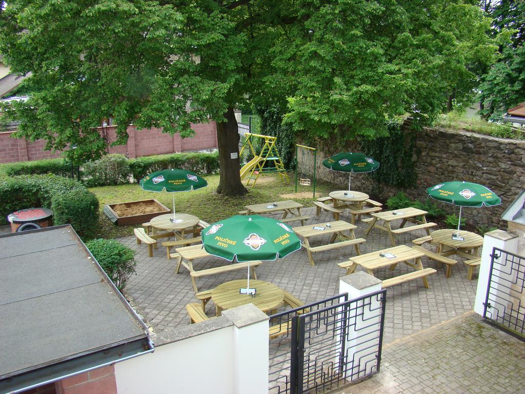 Hotel Pivovar Policka Bagian luar foto