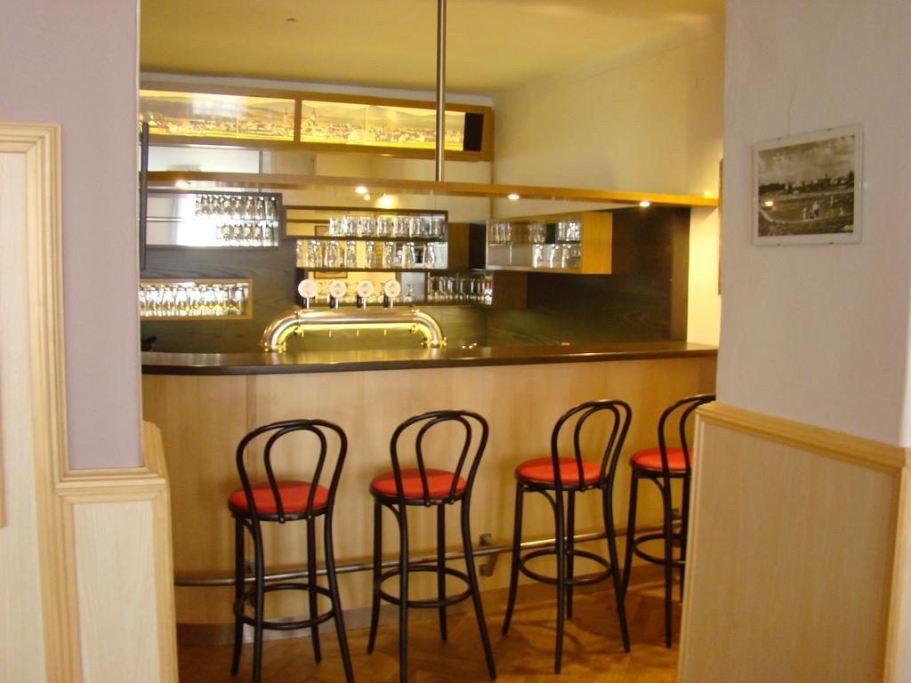 Hotel Pivovar Policka Bagian luar foto