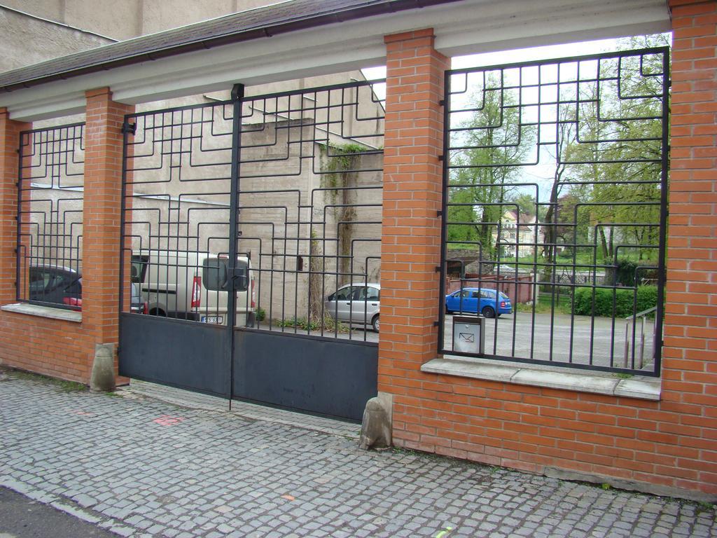 Hotel Pivovar Policka Bagian luar foto